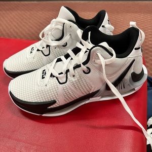 Brand New - Lebron Witness 7s